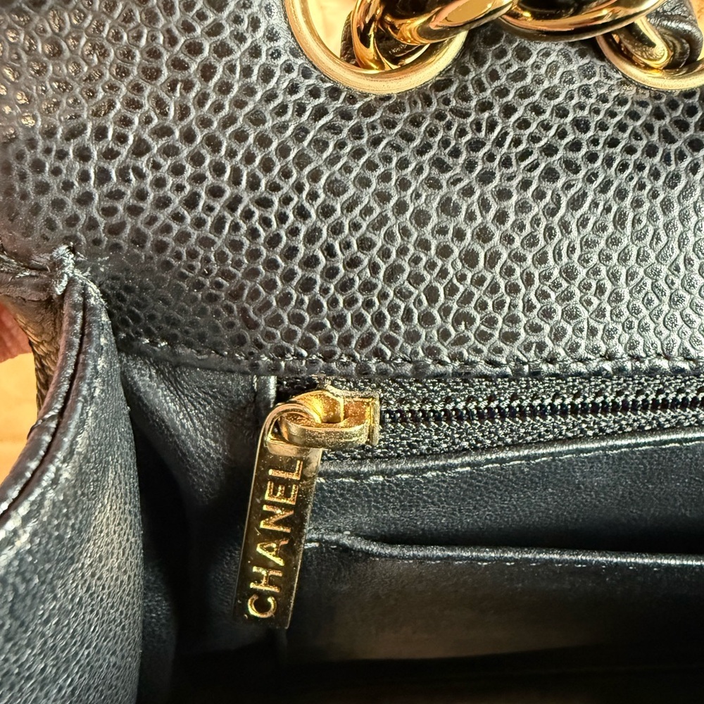 CHANEL Jumbo Black Quilted Leather Shoulder Bag with Gold Hardware - Picture 13 of 16